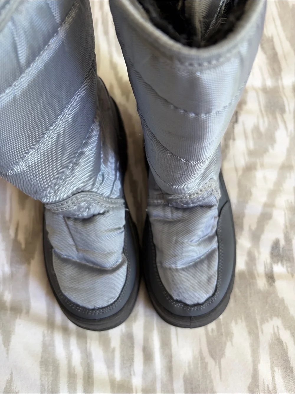 EUC Kids Gray Snow Boots